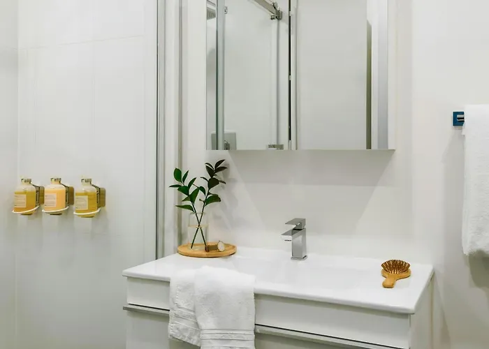 Bakan- Quartier Des Congres, Convention District Montreal